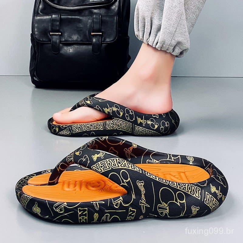 Chinelos masculinos verão exterior usar sola grossa merda-pisando na moda chinelos de tamanho grande antiderrapante