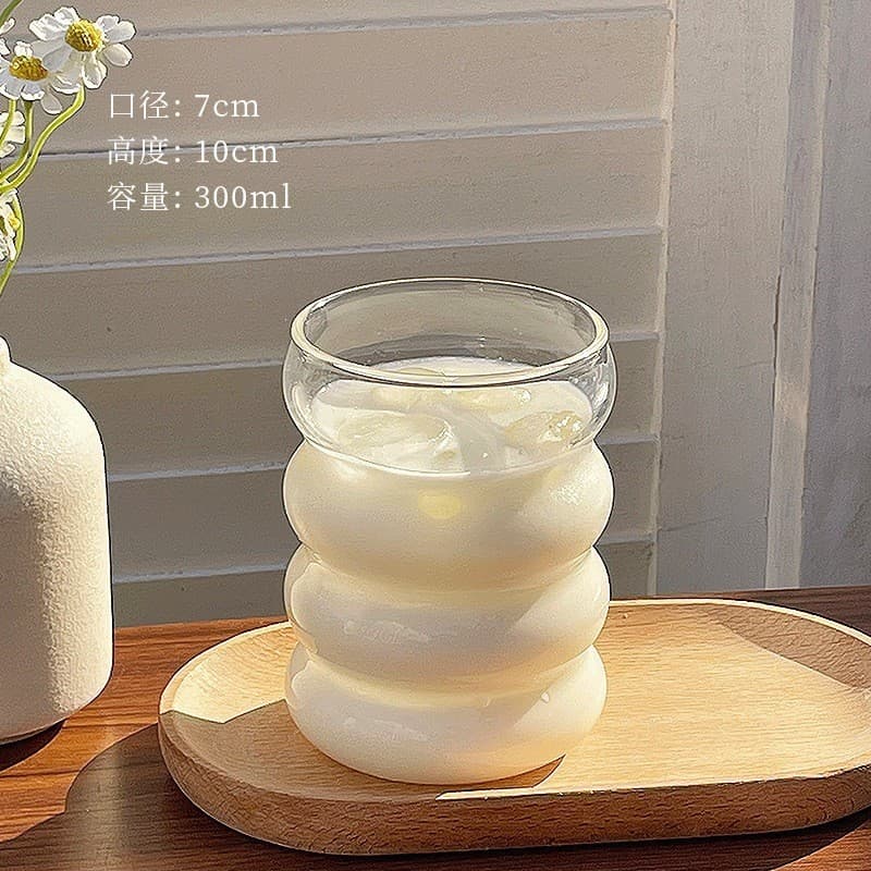 Fabricante fornece alto teor de borosilicato com alça, copo criativo de suco de leite, copo Irregular de lagarta, copo d