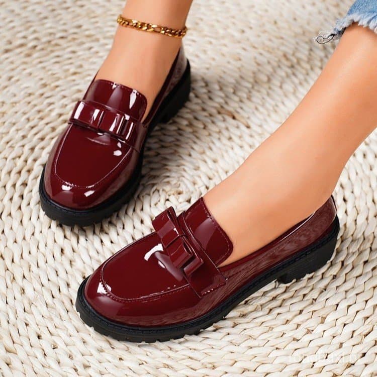 2025 novo estilo de couro envernizado brilhante borla salto médio réplica sapatos europa américa tamanho grande estrange