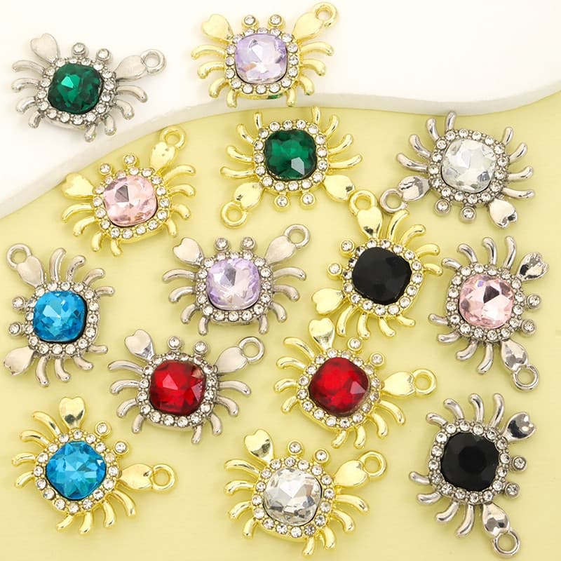 10 pingentes de caranguejo requintados e fofos, feitos de vidro cristal e incrustados com strass, adequados para o estil