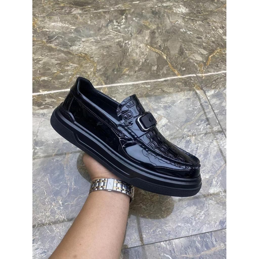 Sapatos masculinos 2024 novo estilo masculino de um Pedal de sola grossa sapatos casuais mocassins na moda All-Match mod