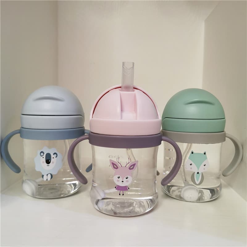 Copo infantil com canudo e design de desenho animado, garrafa de água com alça anti-asfixia para bebês, de plástico, res
