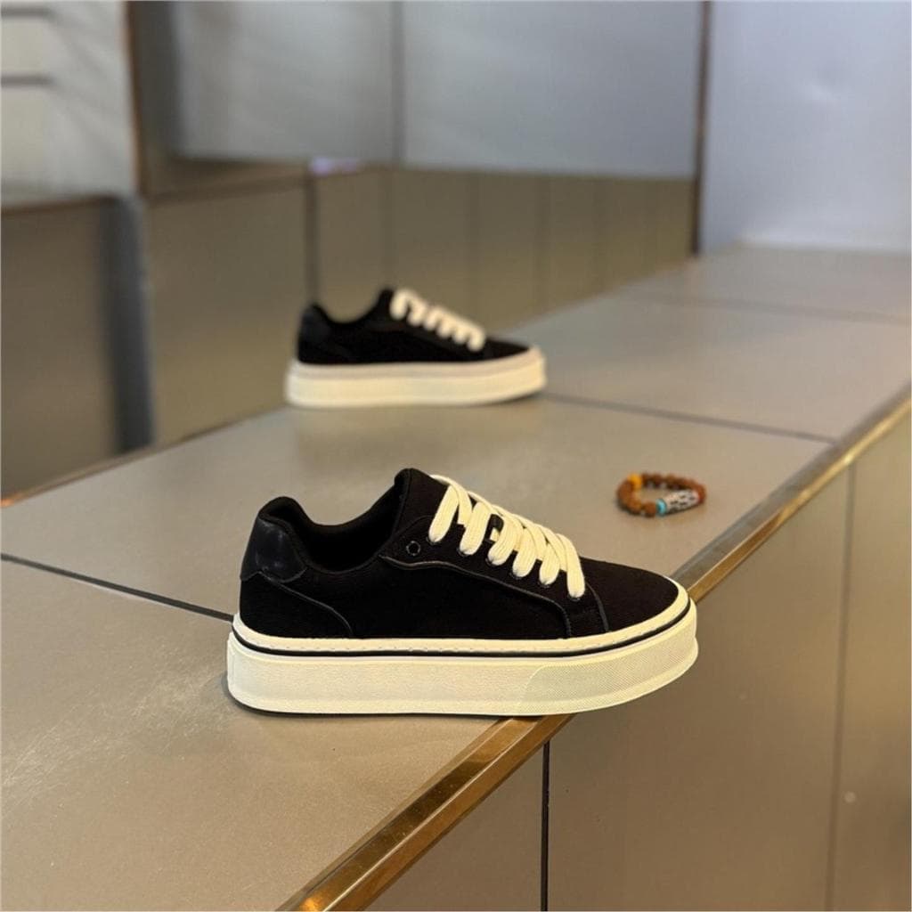 Sapatos masculinos de lona 2026 novo estilo verão respirável na moda All-Match Casual tênis brancos sola macia desodoran