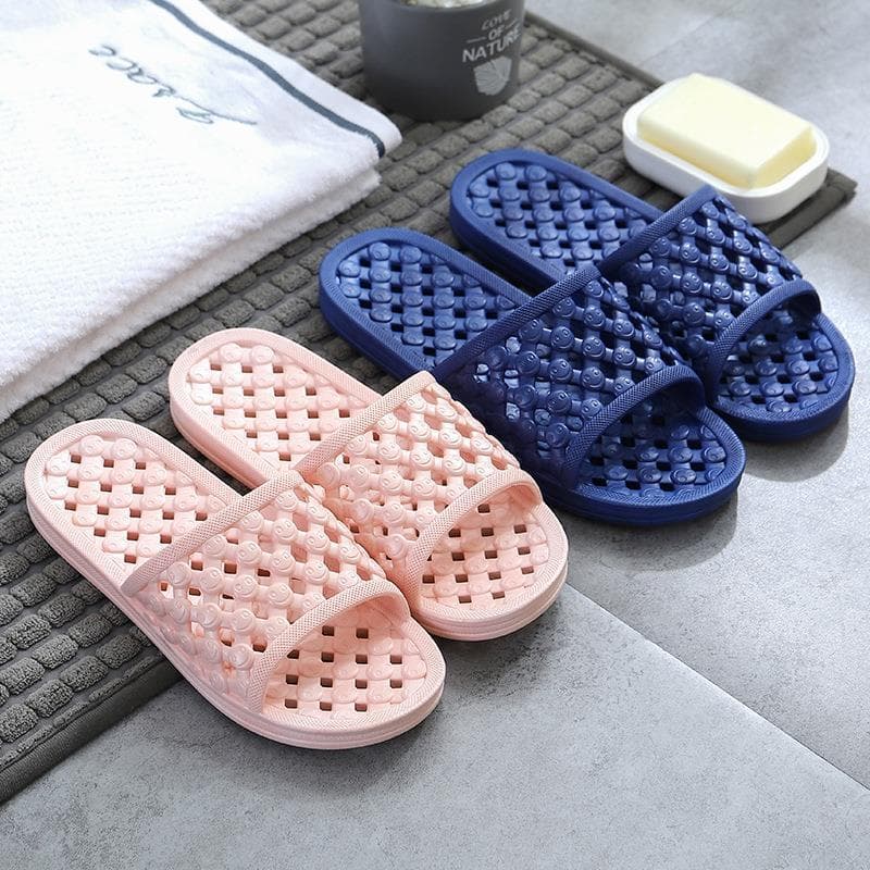 Uma casa chinelos feminino novo estilo verão vazamento de água banho doméstico banheiro sola macia sandálias homens Hote