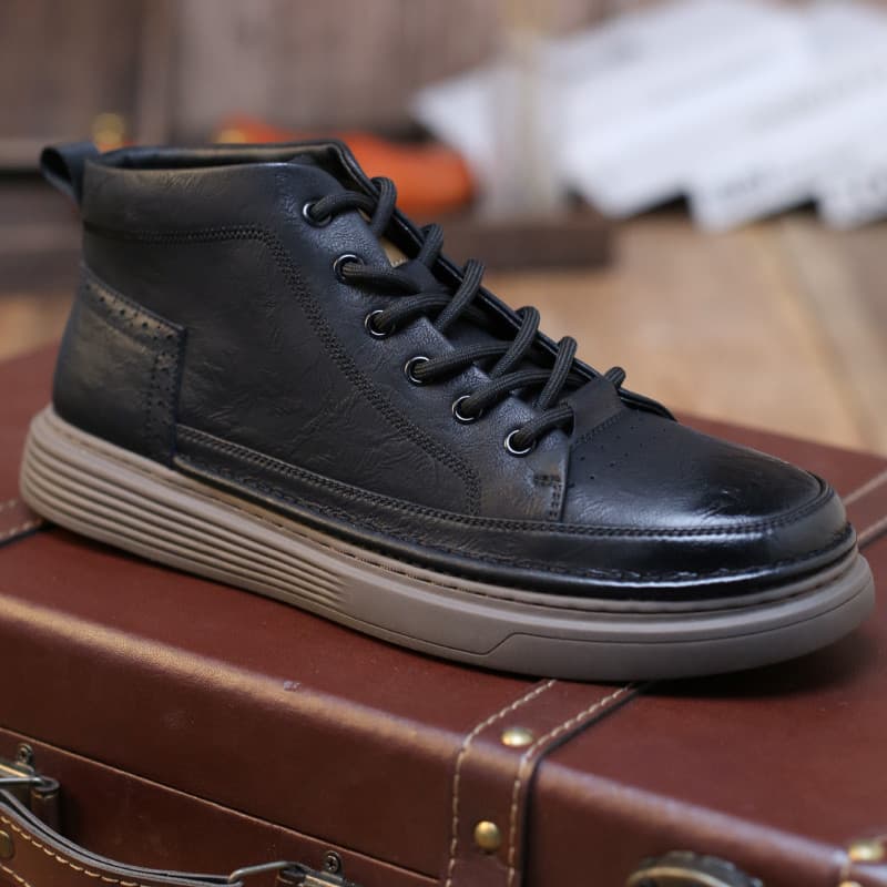Sapatos masculinos primavera outono 2026 novo estilo na moda All-Match estilo Retro Casual Mid-top couro genuíno sapatos