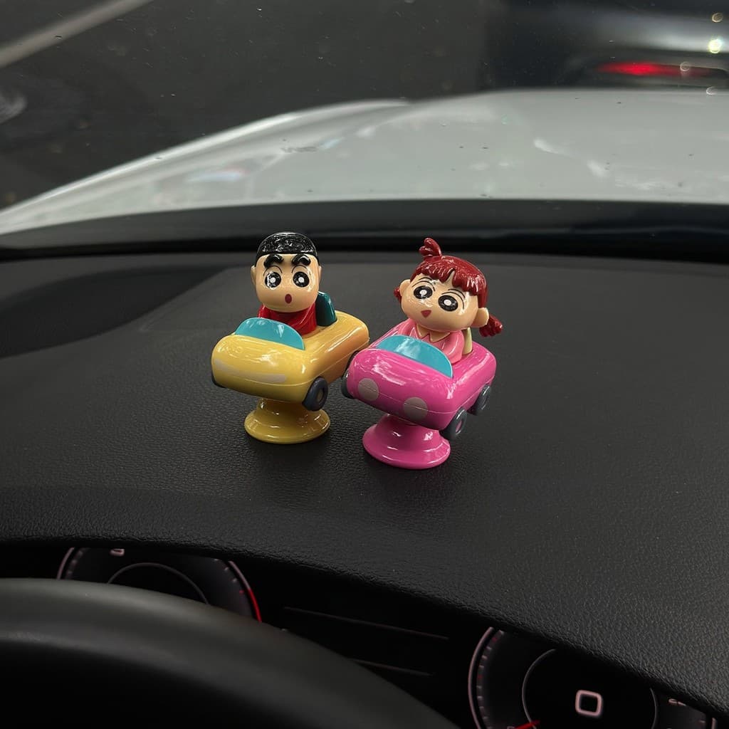 Crayon Shin-Chan Enfeites de carro Crayon Shin-Chan Enfeites de decoração de carro Enfeites de carro dinâmicos fofos de