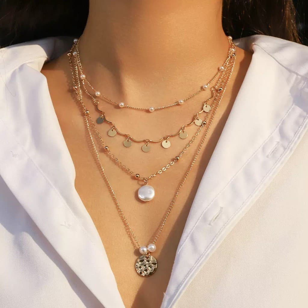 Colar Feminino Multicamadas com Pérolas Banhado a Ouro/Prata Elegante Moderno Ajustável