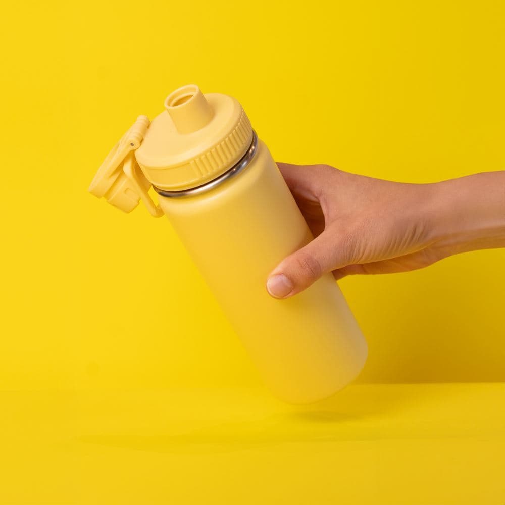 Garrafa com Alça e Bico 780ml em Aço Inox Amarela