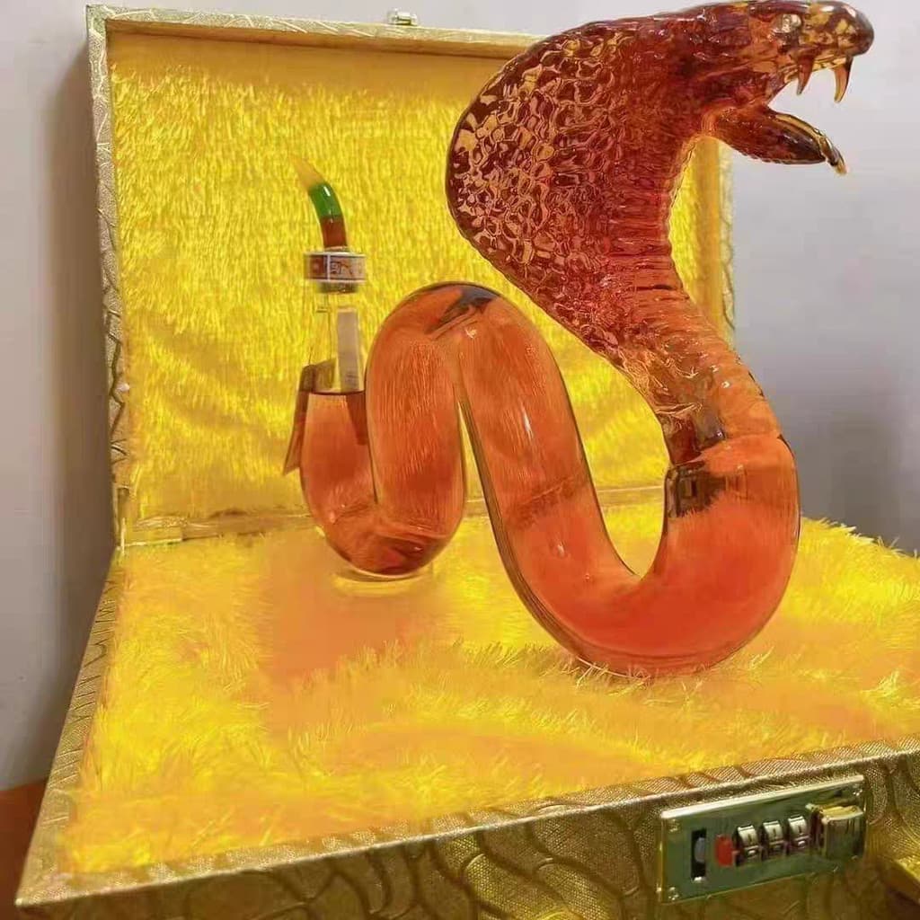 Nova garrafa de vinho em forma de cobra engrossada cobra do zodíaco garrafa de vidro de vinho embebido ornamentos criati