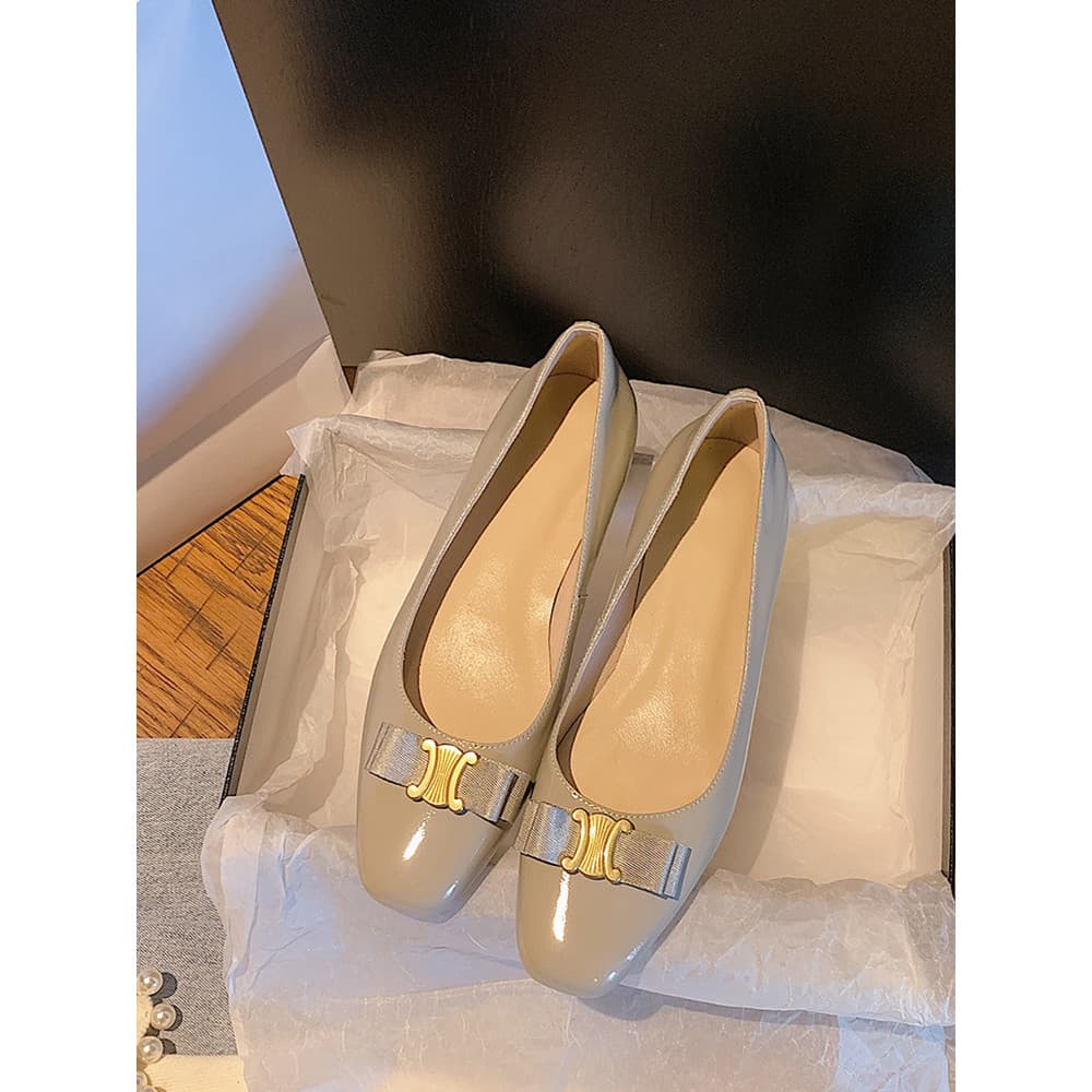 [Couro completo externo interno] fivela de Metal dedo do pé quadrado sapatos femininos 2026 primavera novo estilo arco s