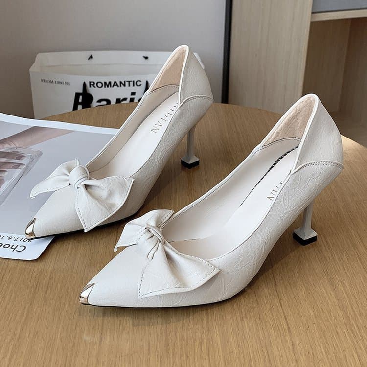 Francês Stiletto arco sola macia sapatos 2025 primavera novo estilo Retro antiderrapante apontou Toe temperamento branco