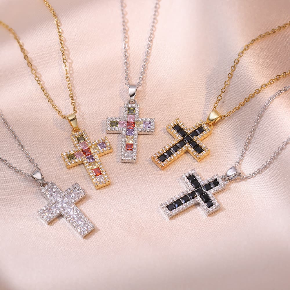 Colar Feminino: Colar com Pingente de Cruz Colorido, Estilo Hip-Hop, Tendência Internacional, Corrente de Clavícula Pers