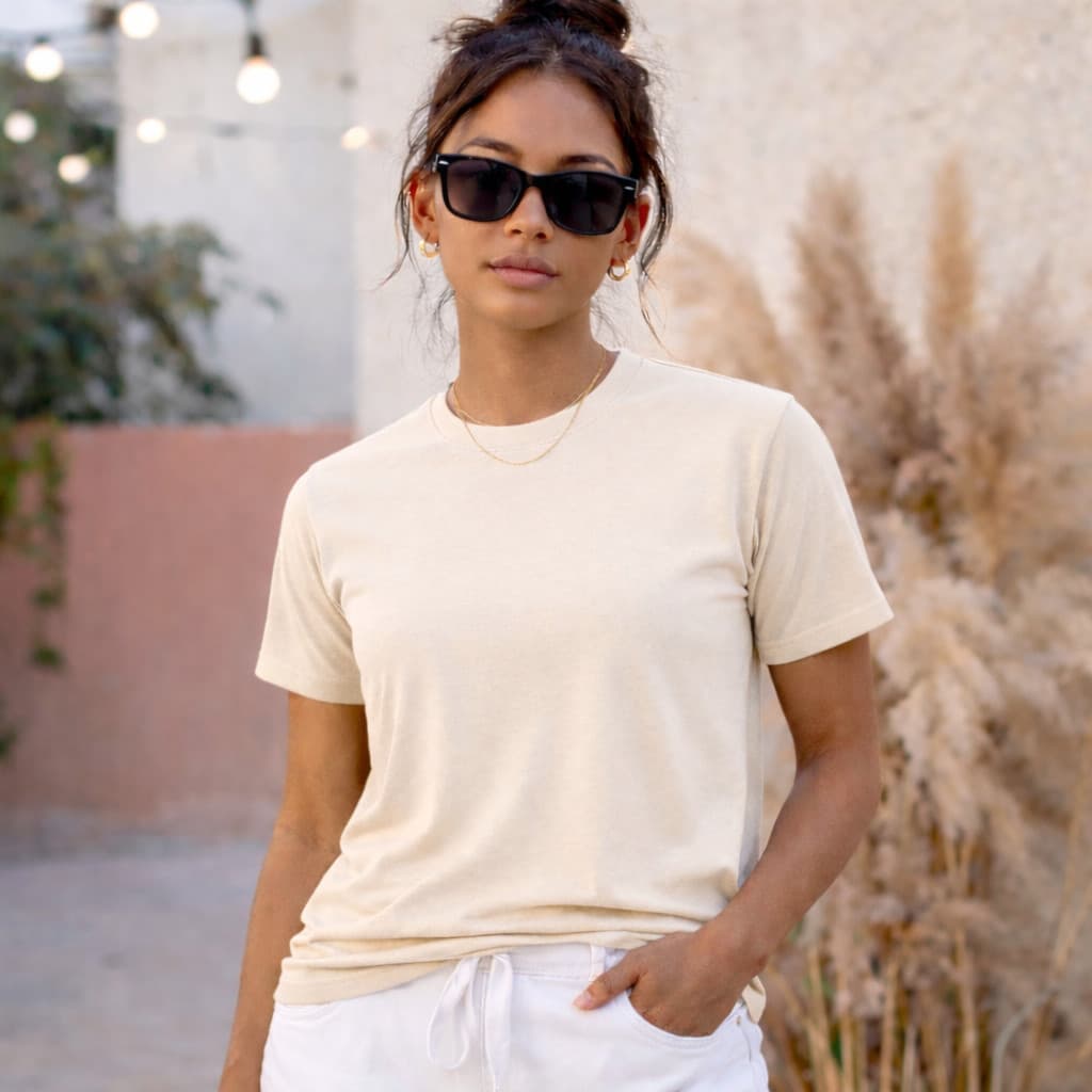 Blusa Feminina Algodão Premium Slim Lisa Gola Redonda Casual Confortável Estilo Streetwear Off White