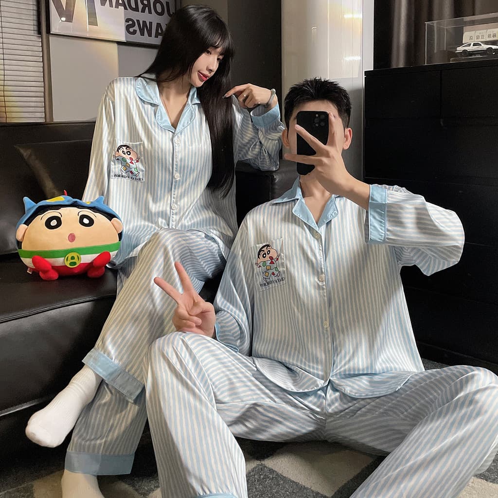 Bonito lápis Shin-Chan gelo neve seda casal pijamas primavera outono Cardigan calças de manga comprida das mulheres dos
