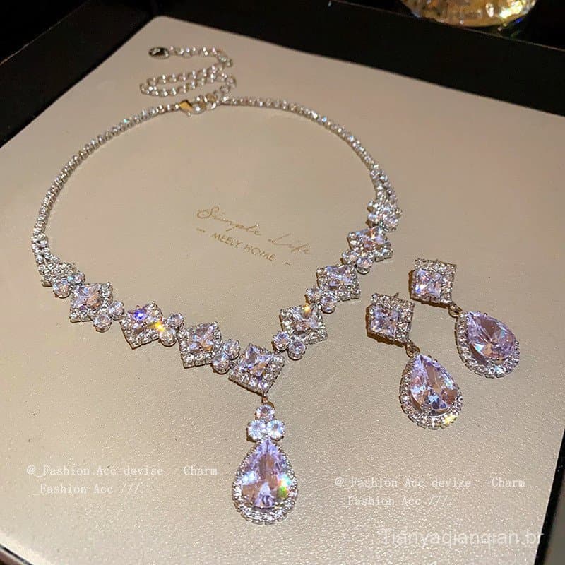 Novo Conjunto de Brincos e Colar Elegantes de Luxo Leve com Zircônia em Forma de Losango e Gota de Água, Estilo Europeu