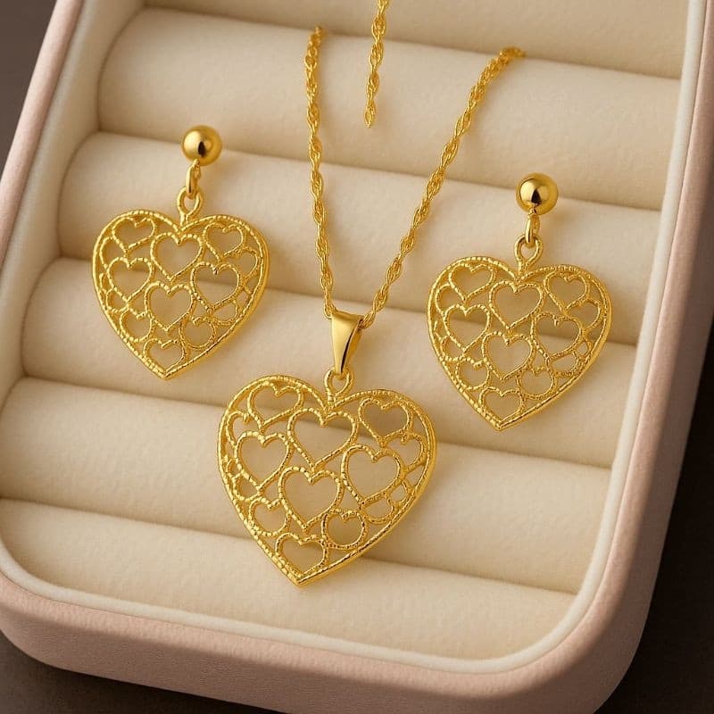 Kit Colar + Brinco Coração Vazado Feminino Folheado a Ouro 18k