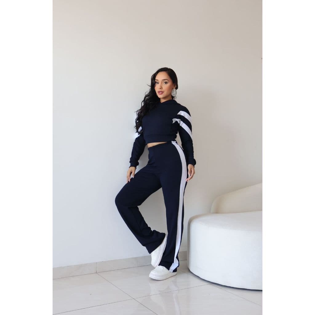 Conjunto Feminino Calça Com Listra Lateral Casaco Cropped Com Capuz Moda Blogueira
