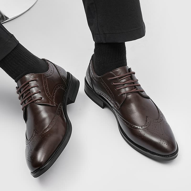 Sapatos de couro casuais masculinos, roupa Formal de negócios, couro genuíno de alta qualidade, Brogue britânico, esculp