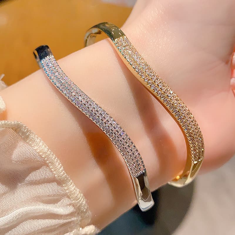 Pulseira Elegante com Diamantes para Mulheres, Design Exclusivo e Chamativo