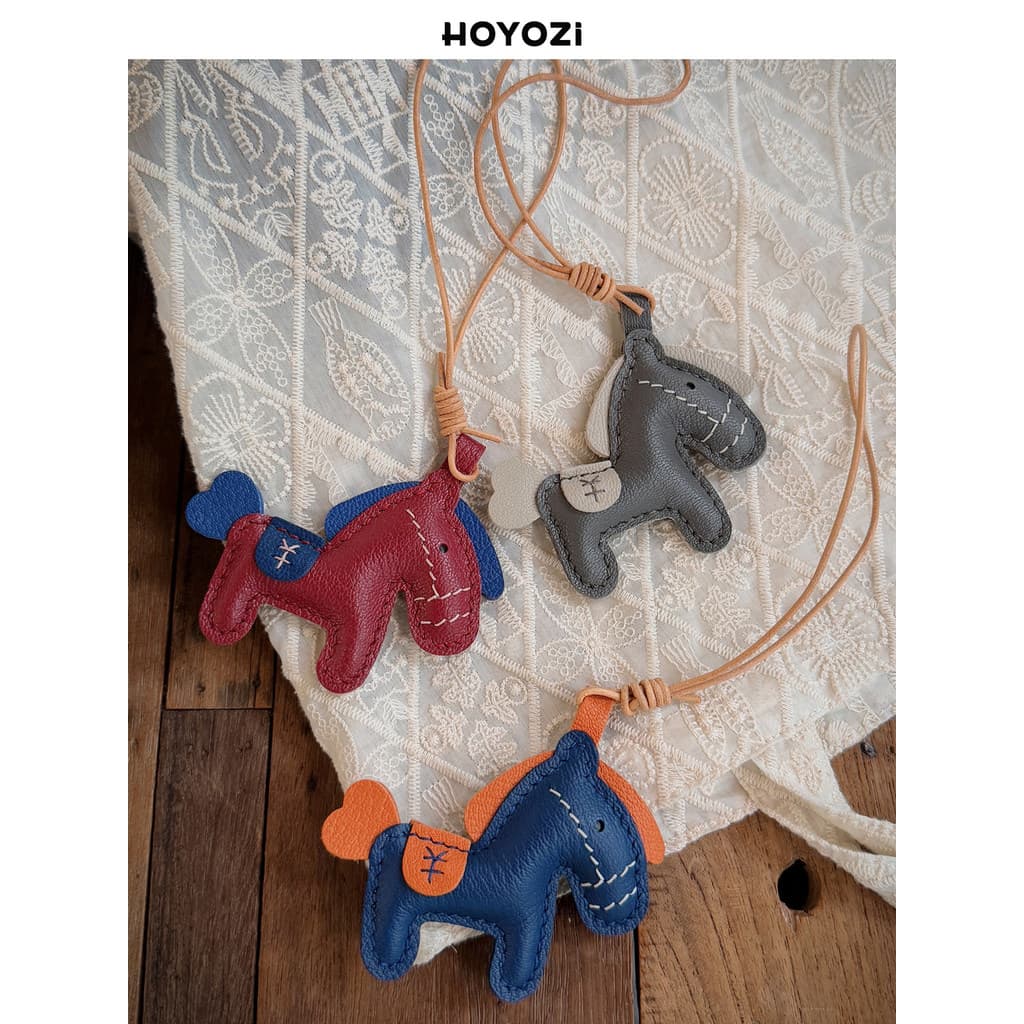 [Bolsa Xiaoyoujia] HOYOZI Imediatamente Rico Ano do Cavalo Exclusivo Pingente de Bolsa de Couro de Primeira Camada Feito