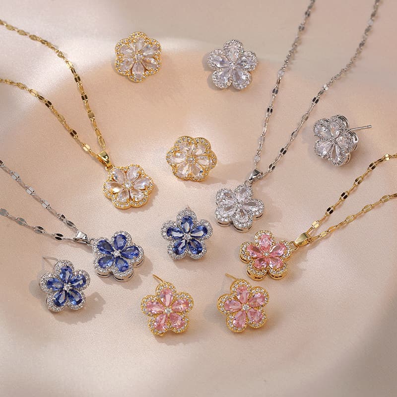 Colar Feminino: Pingente de Flor de Cinco Pétalas com Zircônia, Design de Moda Único, Conjunto de Colar Elegante em Aço
