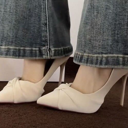 Bege estilo francês plissado apontou Toe Stiletto sapatos 2026 novo estilo High-End celebridade elegante sapatos sociais