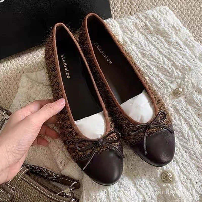 Sapatilhas femininas de bico redondo com laço, estilo casual e confortável, calçado feminino de moda para o outono.