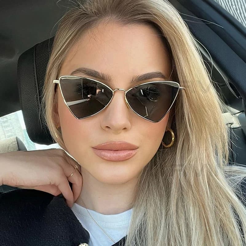 Óculos de Sol Triangulares de Metal da Moda, Estilo Y2K Cyberpunk, Óculos de Viagem Femininos Elegantes com Armação Pequ