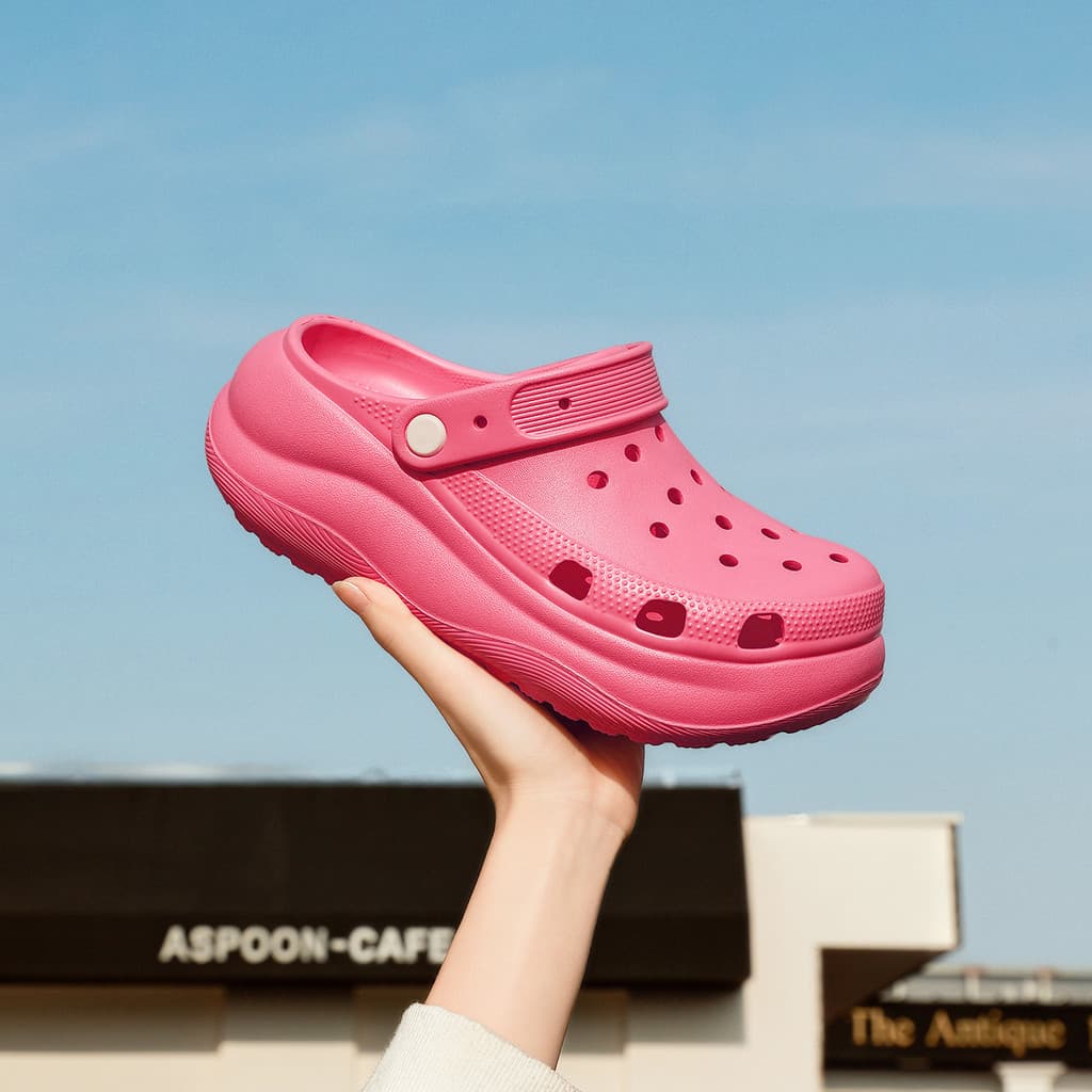 2026 Novo estilo chinelos buraco sapatos lazer ao ar livre sapatos de jardim de sola grossa antiderrapante resistente ao