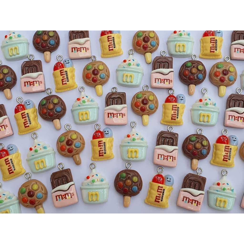 Pingente M&ms docinhos em resina 10/20 unidades sortidas