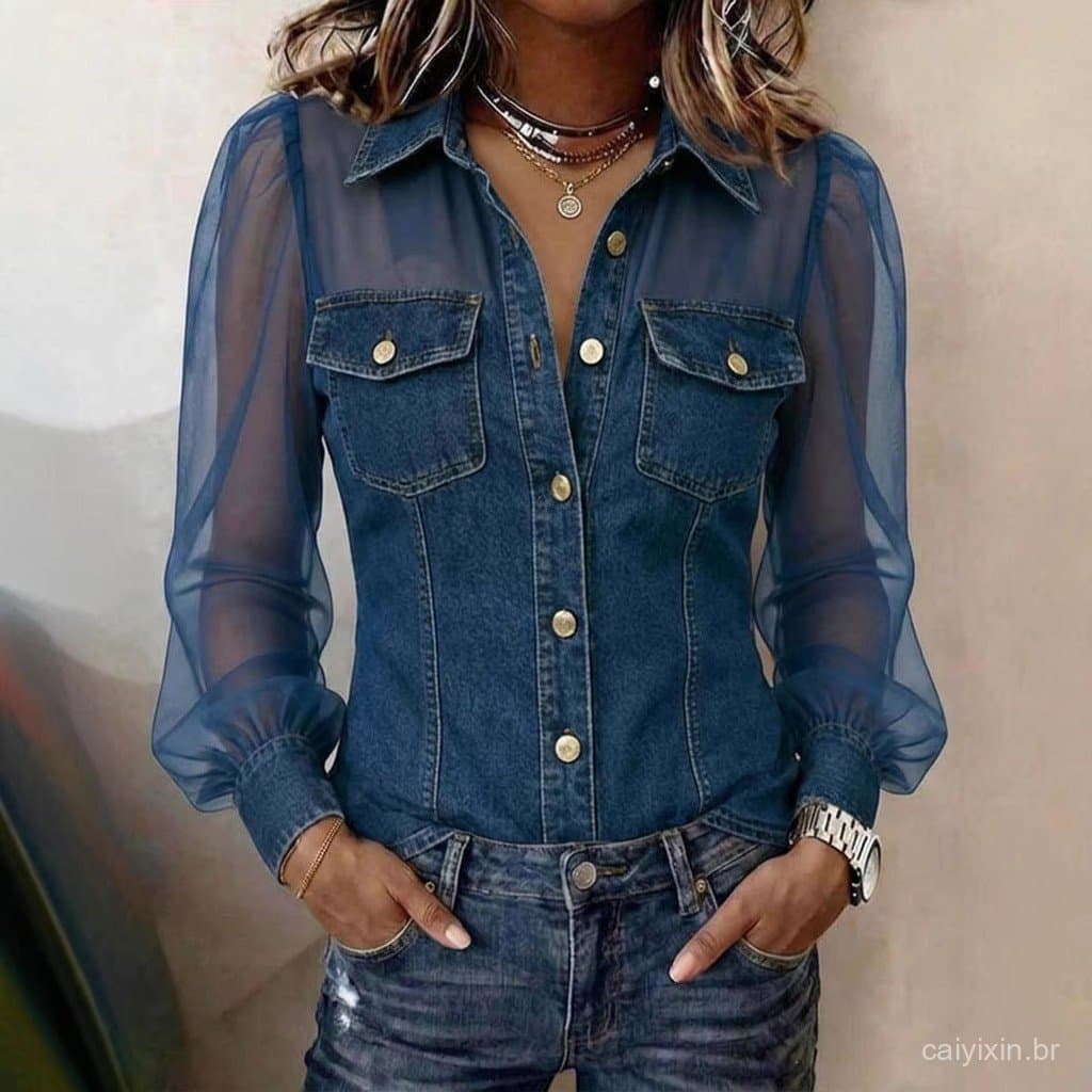 Camisa Feminina de Malha Jeans Patchwork com Decote em V, Manga Longa, Botões Frontais e Bolsos no Peito 4DFI
