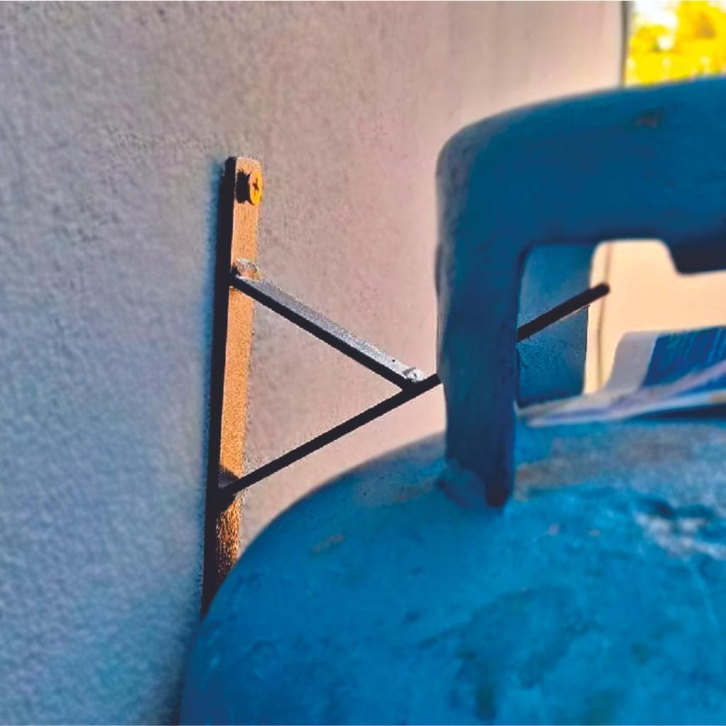 Suporte de Parede Para Botijão de Gás 30kg Suspenso Reforçado com Kit Fixação