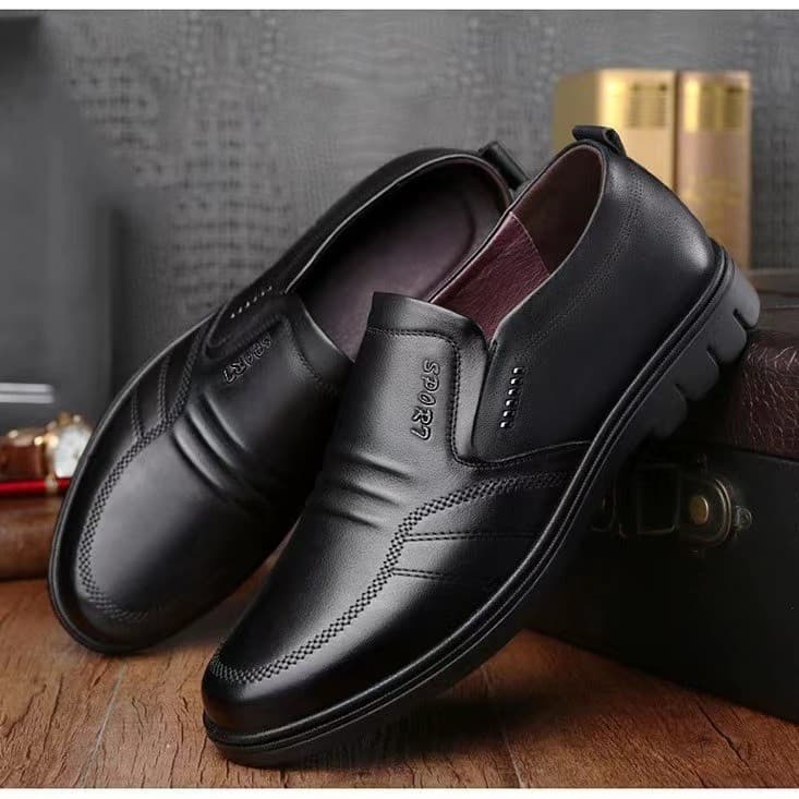 Sapatos de couro masculino 2025 leve baixo-topo negócios sapatos casuais preto sola macia Formal Wear sapatos masculinos