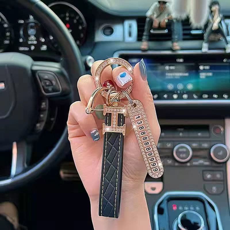 Chaveiro Elegante com Diamantes Estilo Ins, Brilhante, para Mulheres, com Placa Anti-perda, Acessório para Carro CDOT 01
