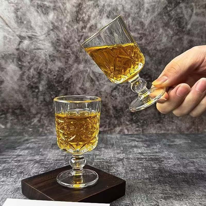 Cálice de vidro esculpido estilo Retro um ou dois copo de vinho doméstico Mini espírito vidro europeu copo de vinho bran