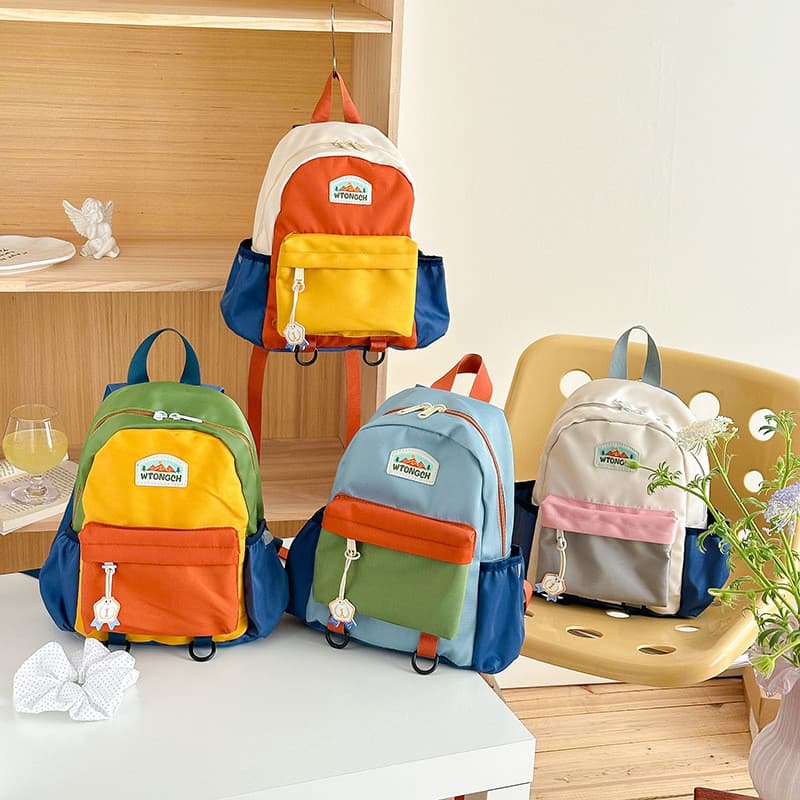 Nova mochila infantil com blocos de cor, mochila escolar fofa para meninos e meninas, mochila de viagem casual e leve.