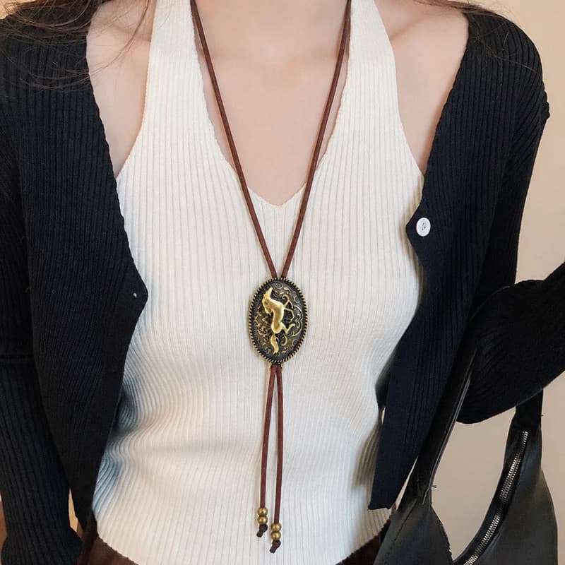Um colar longo estilo cowboy ocidental, adequado para mulheres, perfeito para festas, apresentações e uso diário, unisse