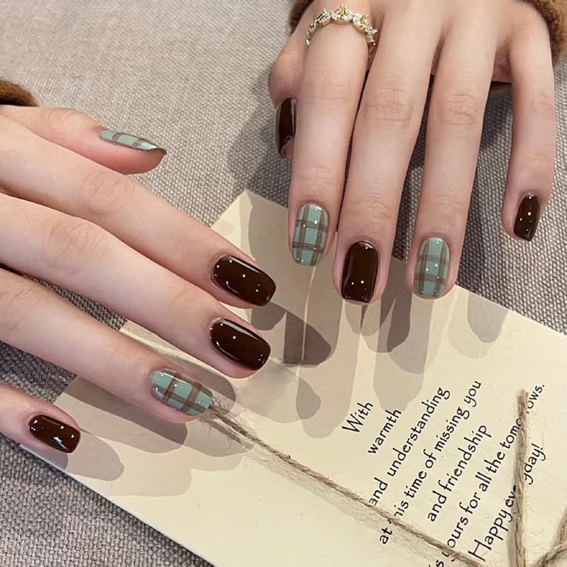 Curto marrom xadrez Manicure outono inverno simples temperamento Wearable unhas falsas 24 peças peças de unhas destacáve