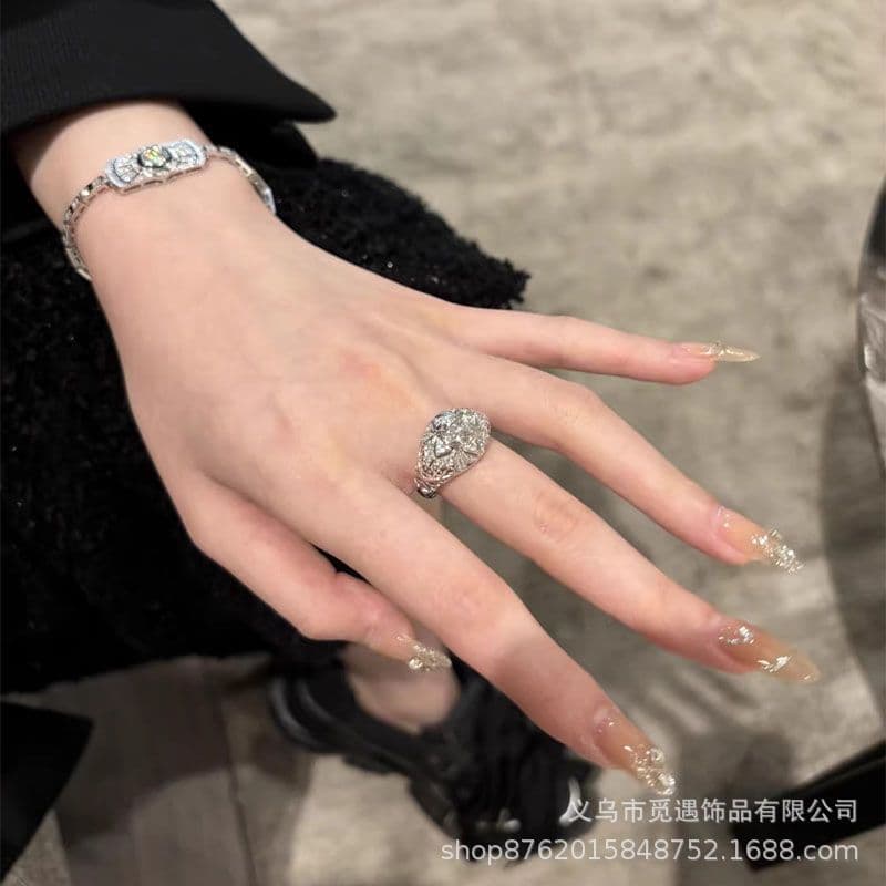 Anel Trevo de Quatro Folhas com Diamantes Starburst para Mulheres, Design de Nicho de Outono, Anel Elegante e Versátil p