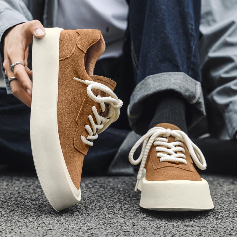 Verão respirável tênis masculino camurça Retro tênis de sola grossa aumentando nicho masculino baixo-Top sapatos casuais