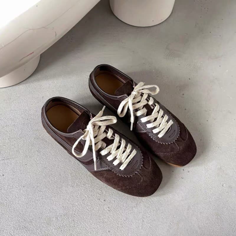 Couro genuíno Retro aumento interno sapatos de treinamento alemão feminino 2026 outono novo estilo All-Match dedo do pé