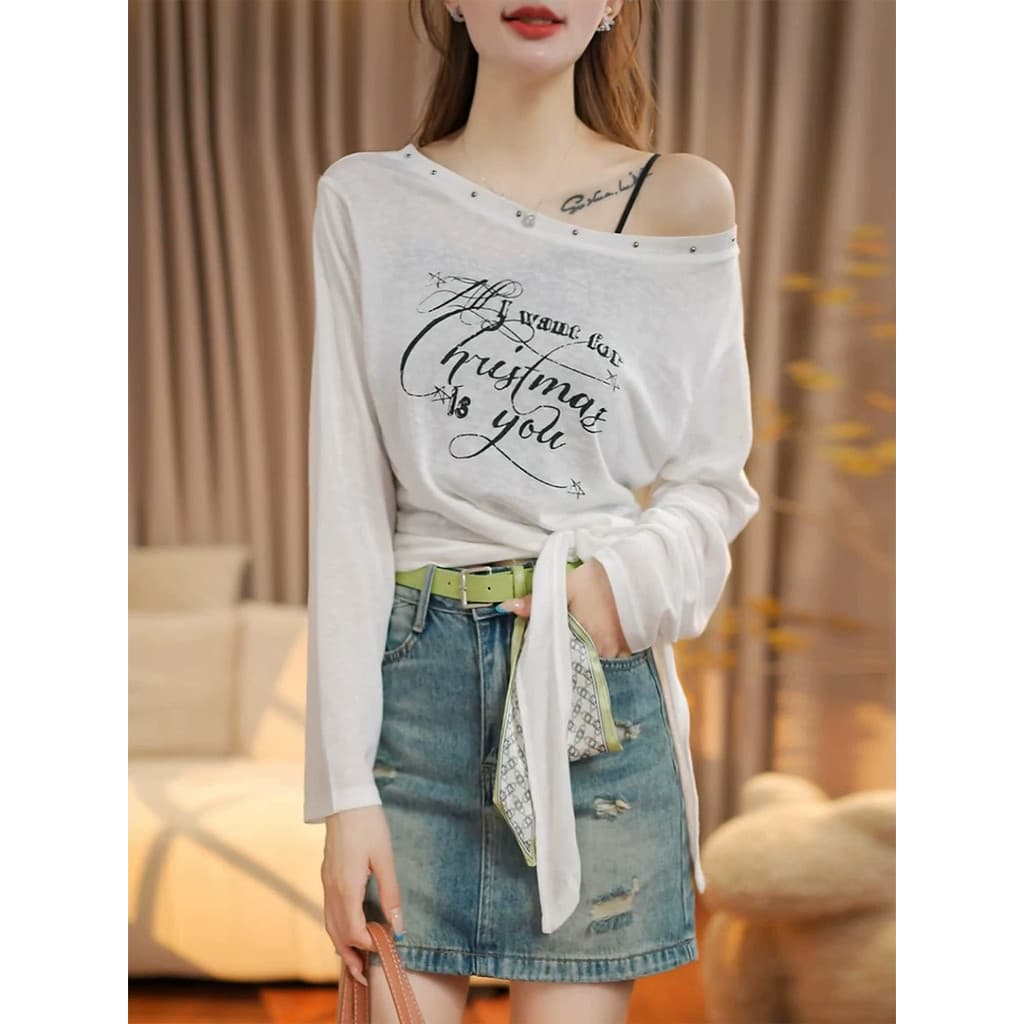 Impresso ombro oblíquo branco manga comprida camiseta feminina 2026 verão novo estilo protetor solar blusa solta rendada