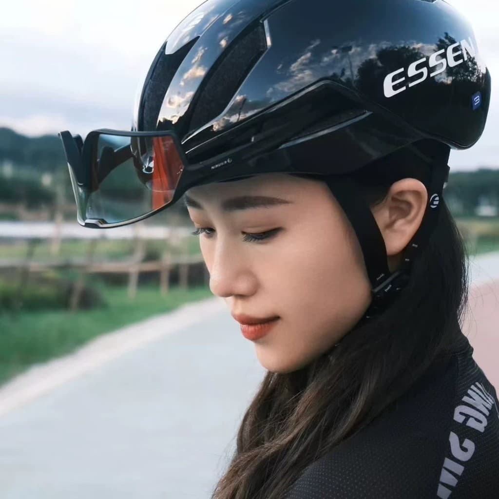 ESSEN Capacete de bicicleta de estrada Capacete pneumático Ultra leve Moda Capacete de ciclismo Fivela magnética Hera Pr