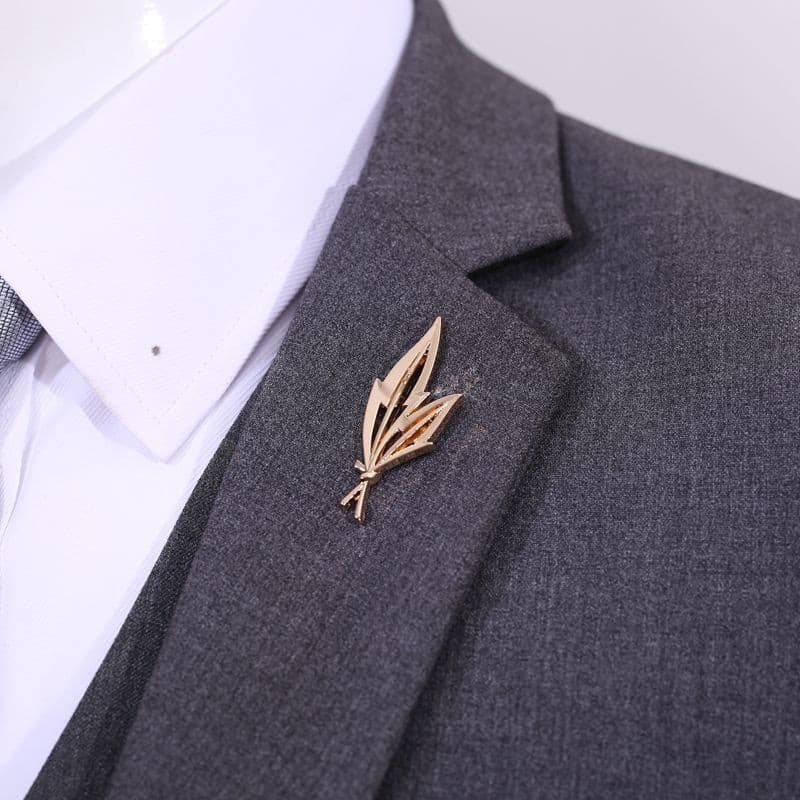 Broche de metal tridimensional com padrões de folha de bordo e pinheiro para ternos e camisas masculinas H4C7