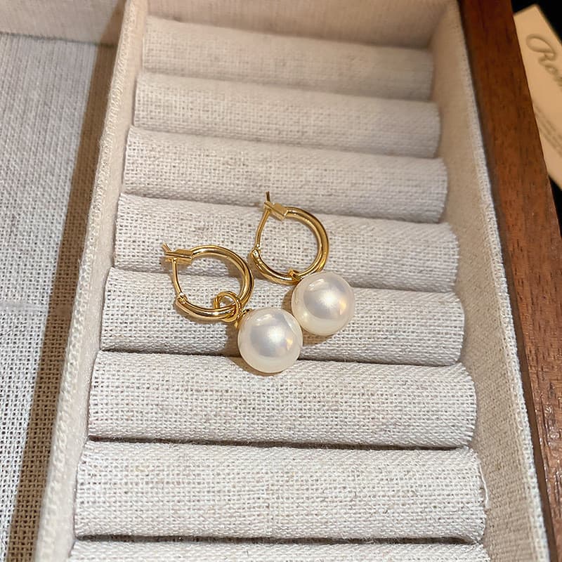 [Estoque pronto] Brincos de pérola de flor retrô francesa, brincos leves de luxo de alta qualidade, moda simples, temper