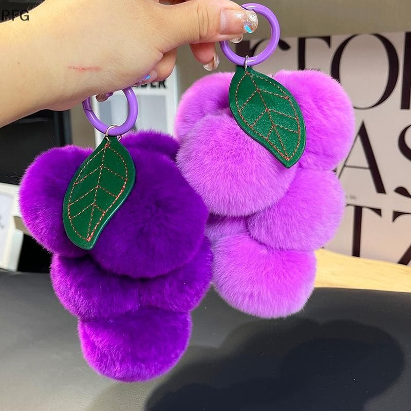 PFG Adorável Uva Pom Poms Chaveiros Pompons Fofos Chaveiro Imitação rex Pele De Coelho Do Carro Pingente Accessor FG