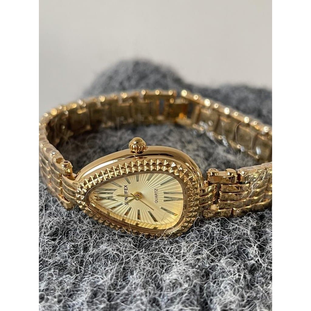relogio feminino pequeno relogio feminino luxo Vintage pequeno relógio dourado feminino cobra osso trigo orelha banda De