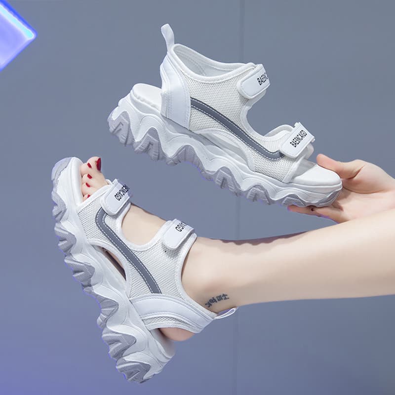 Sandálias esportivas femininas 2025 verão novo estilo All-Match sapatos de plataforma de sola grossa venda quente estuda