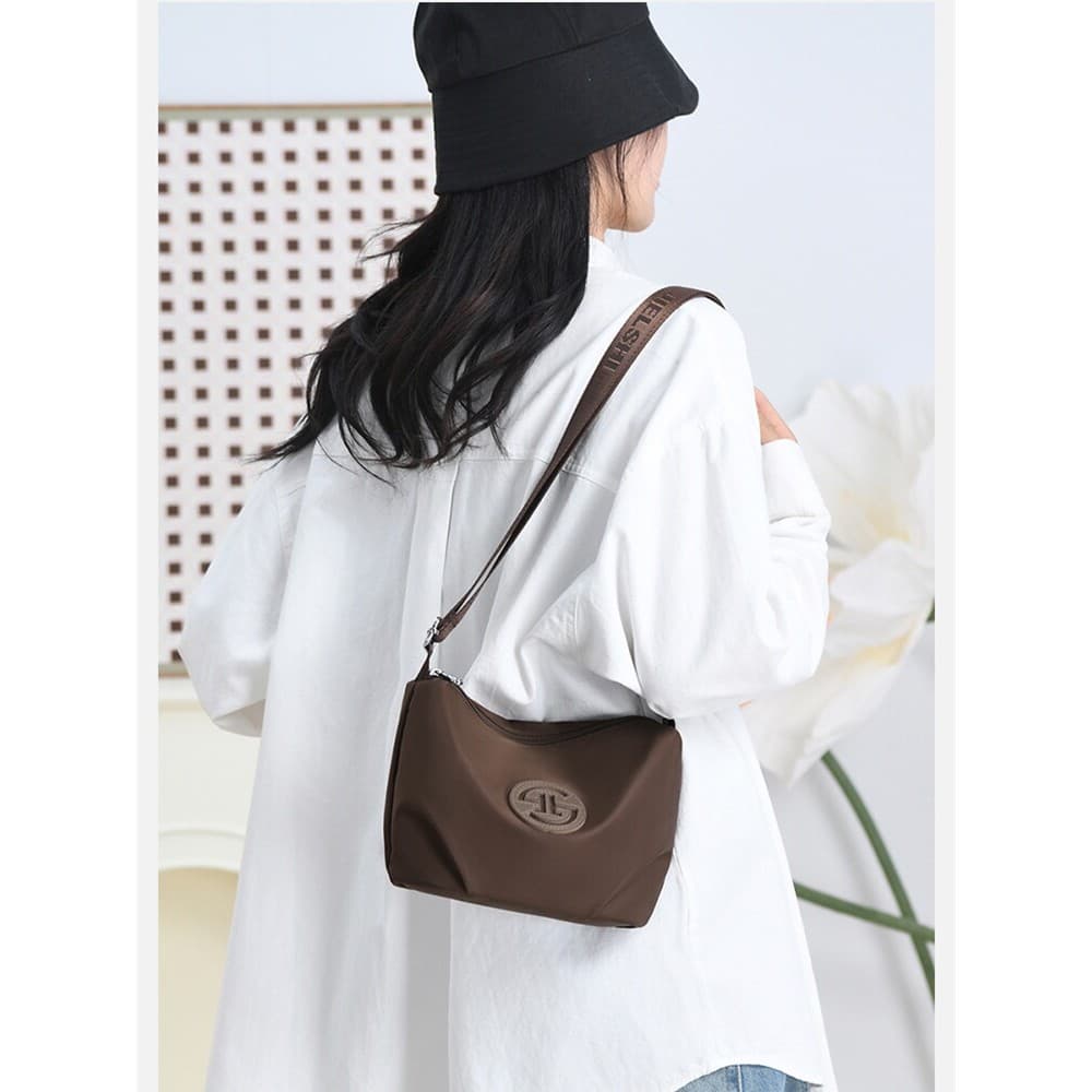 2024 novo estilo bolsa mensageiro feminina leve All-Match Oxford pano de um ombro bolsa de lona Casual bolsa de caminhad