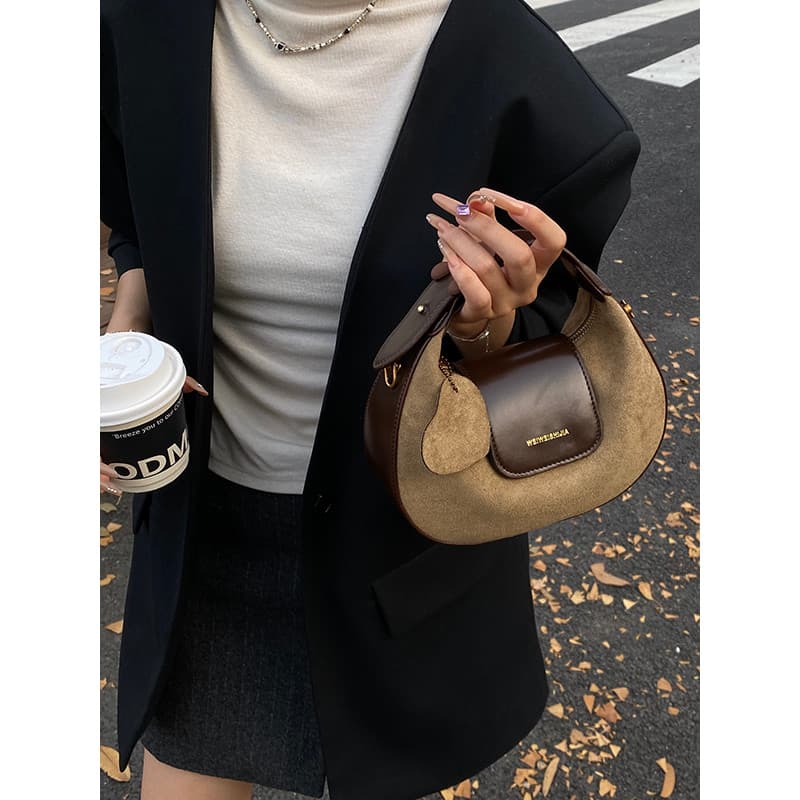 Retro bolsa feminina 2026 novo estilo moda fosco velo crescente saco All-Match Commuter ombro mensageiro axilas saco